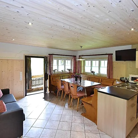 Ferienhaus, Prázdninový dům *